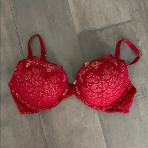 Red lace VS bra